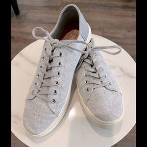 Toms gray canvas tennis shoes size 7.5 W